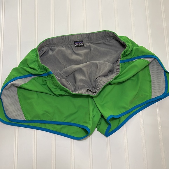 Patagonia green athletic shorts - Picture 2 of 2